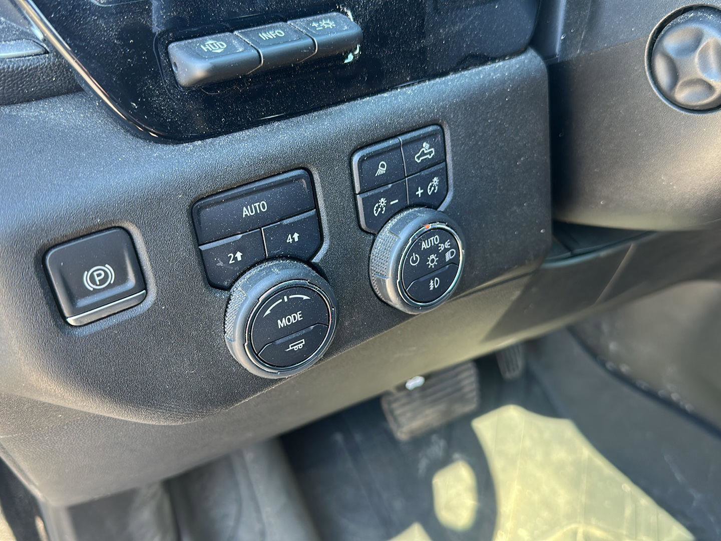 Used 2024 Chevrolet Silverado 1500 LTZ w/ LTZ Premium Package image 13