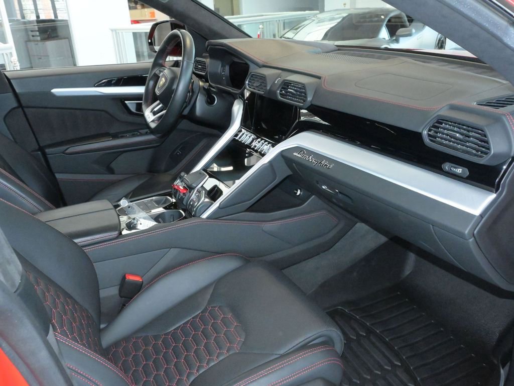 Used 2020 Lamborghini Urus image 22