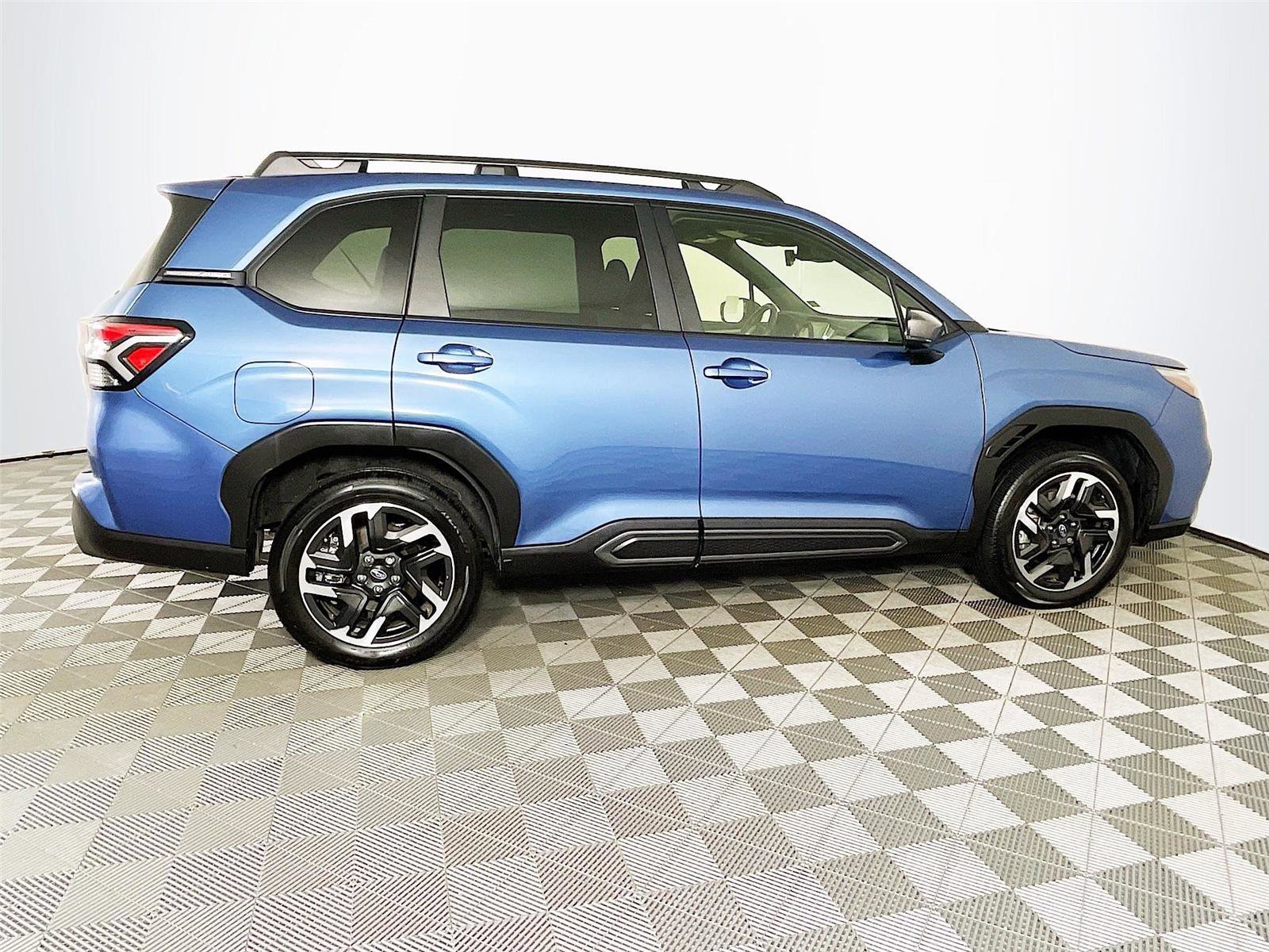 Used 2025 Subaru Forester Limited image 10