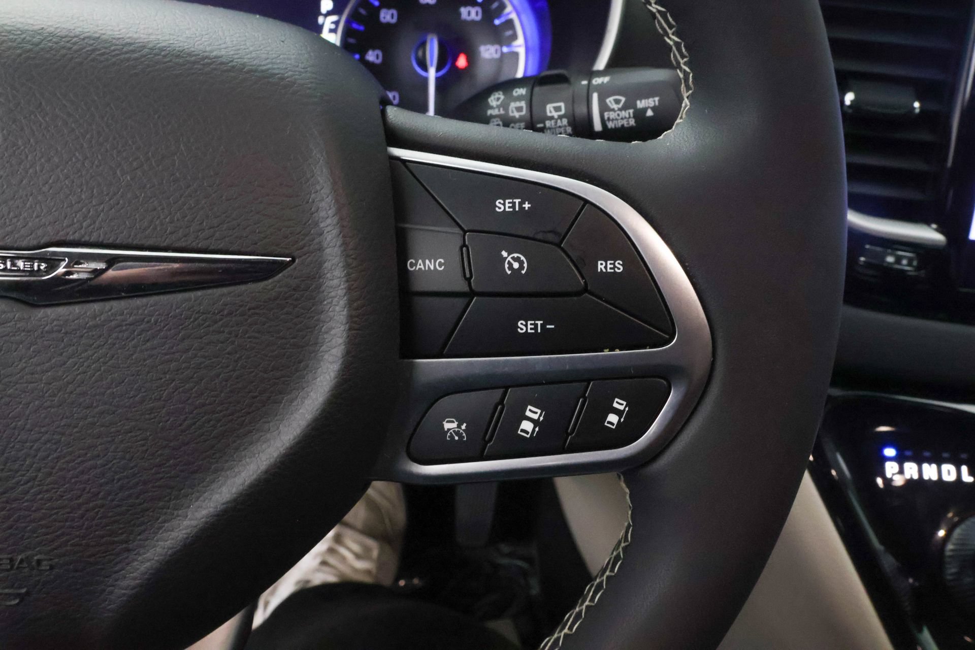 Used 2023 Chrysler Pacifica Touring-L FWD image 17