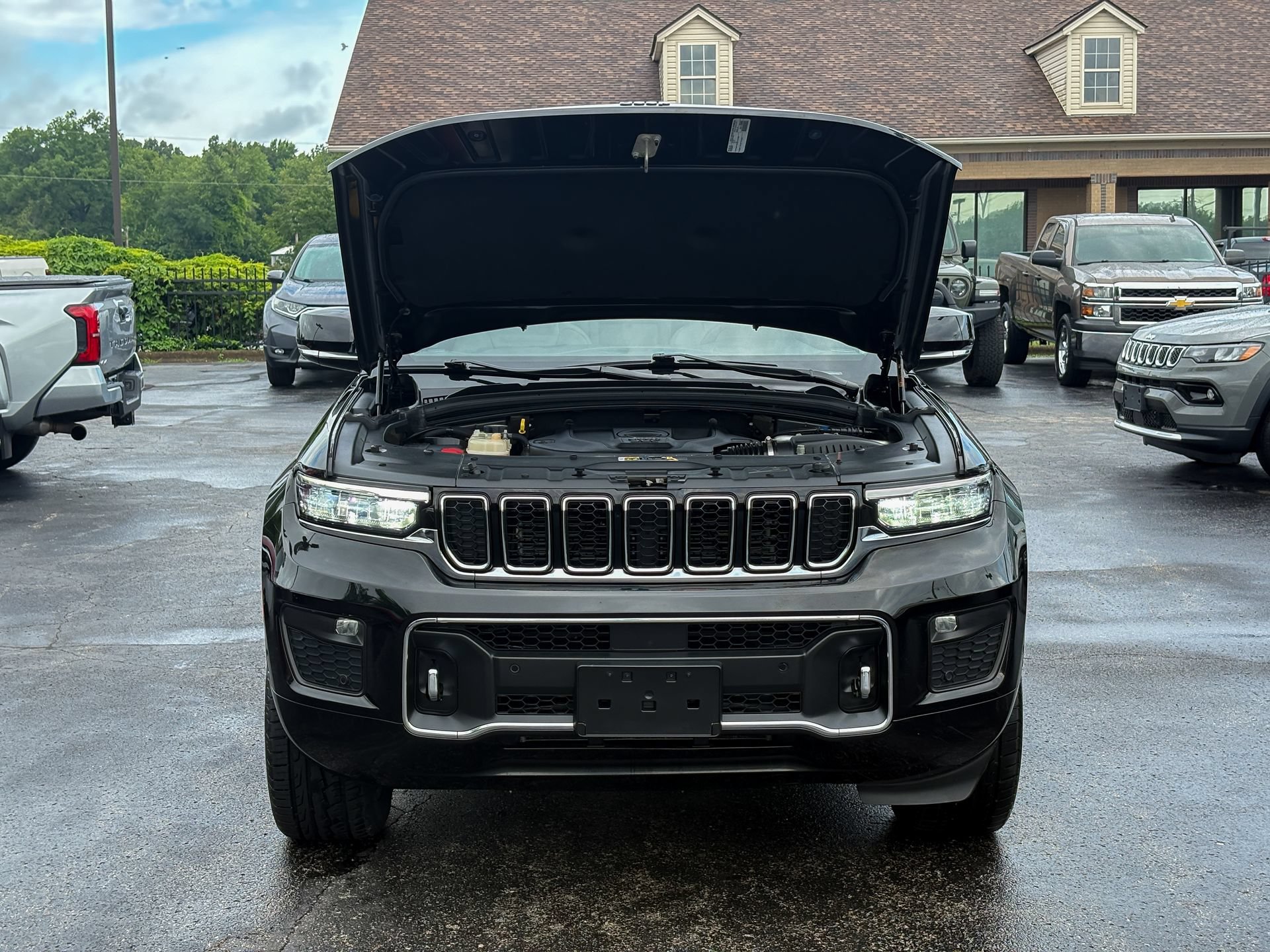 Used 2022 Jeep Grand Cherokee Overland w/ Luxury Tech Group IV AWD/4WD image 42