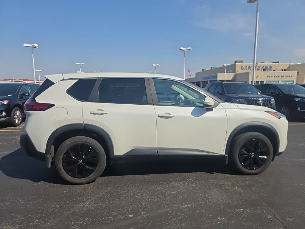 Used 2023 Nissan Rogue SV image 8