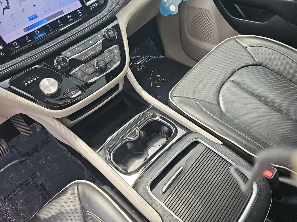Used 2023 Chrysler Pacifica Limited FWD image 28