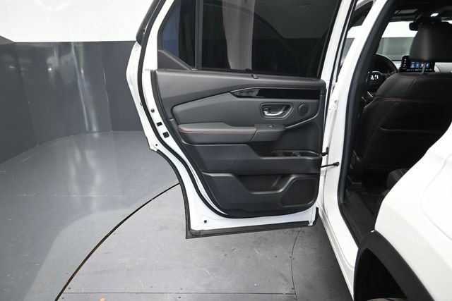 Used 2025 Honda Pilot TrailSport image 17