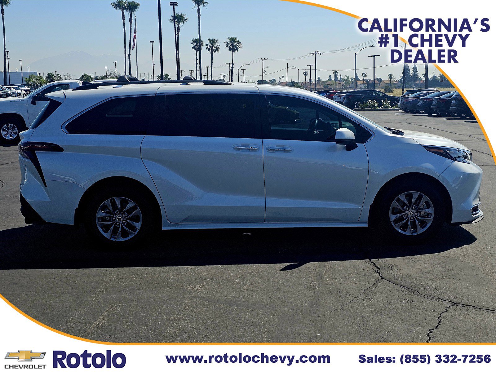 Used 2024 Toyota Sienna XLE w/ XLE Plus Package image 7