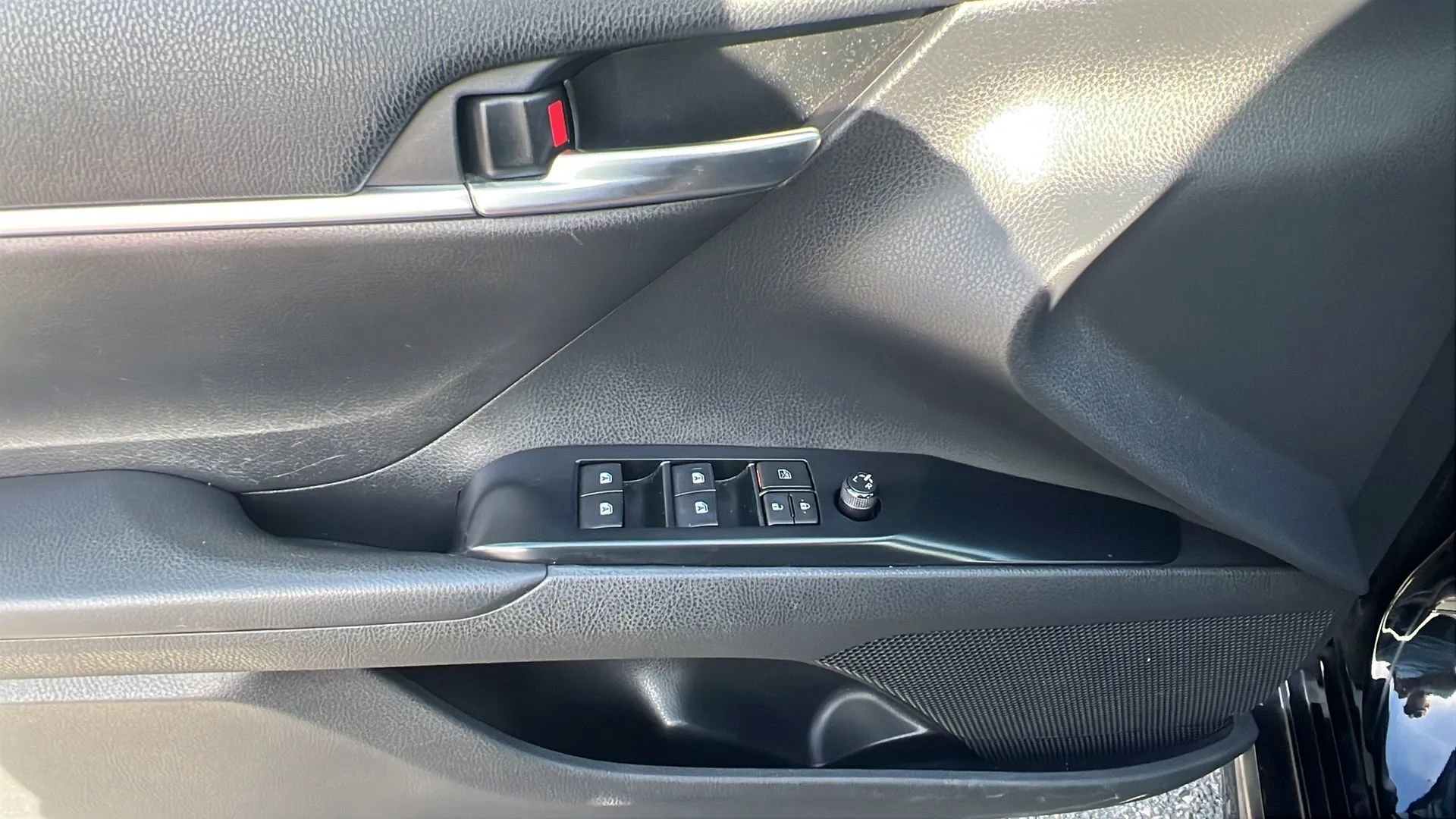 Used 2019 Toyota Camry SE image 22