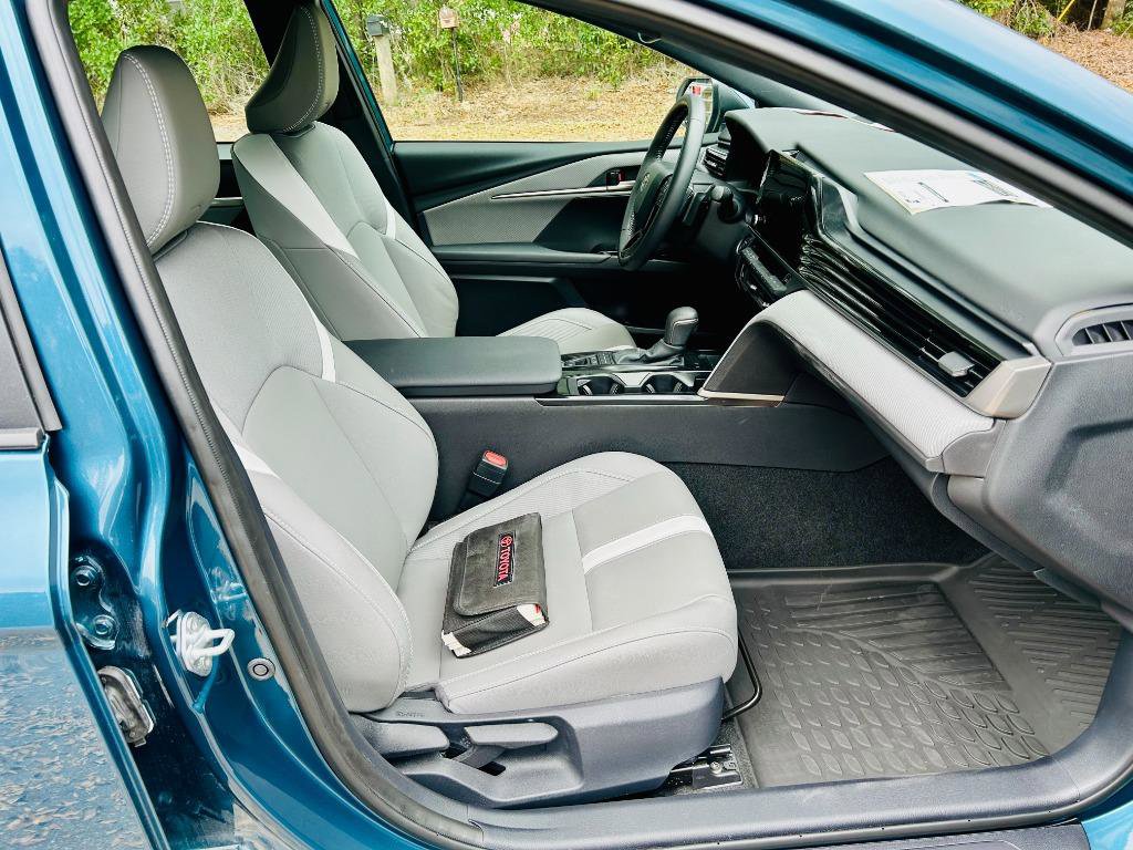 Used 2025 Toyota Camry SE image 7