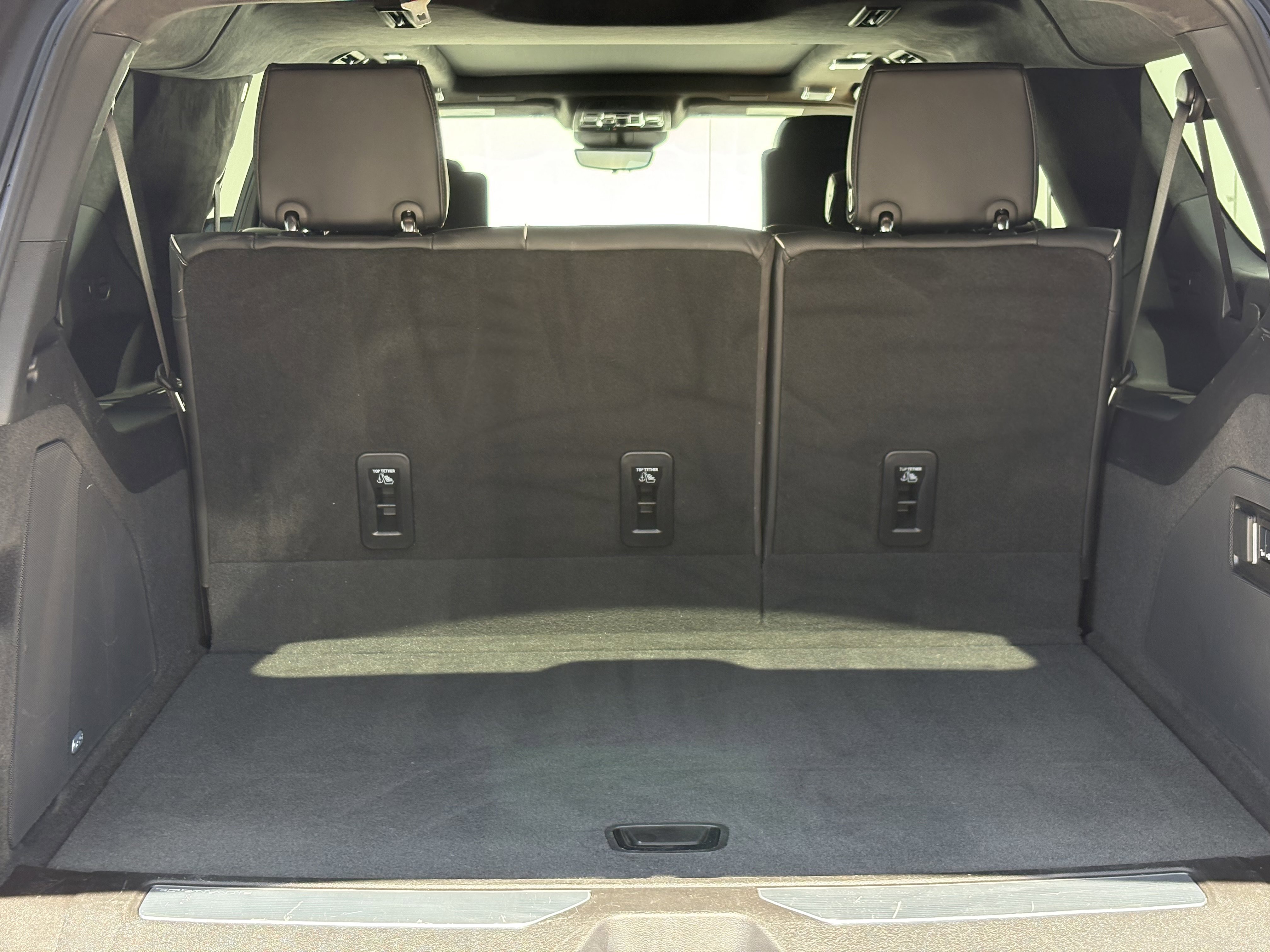 Used 2025 Cadillac Escalade ESV Premium Luxury Platinum AWD/4WD image 9