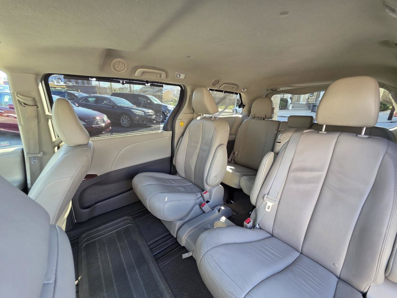 Used 2013 Toyota Sienna XLE FWD image 15
