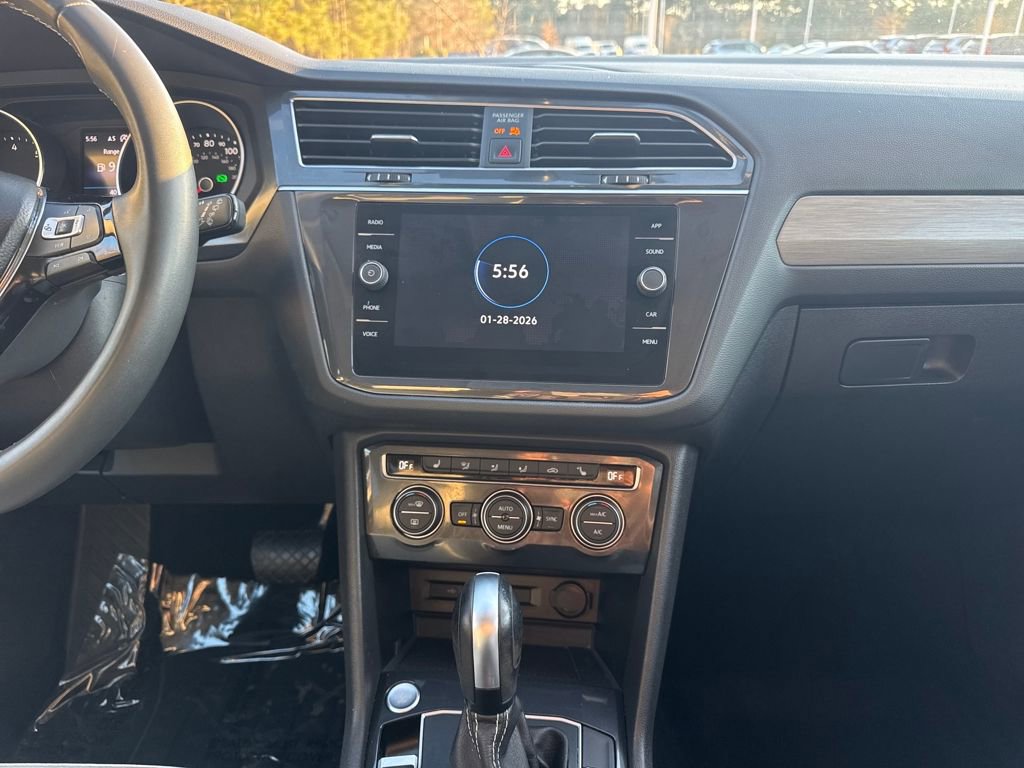 Used 2021 Volkswagen Tiguan SE w/ Panoramic Sunroof Package image 20