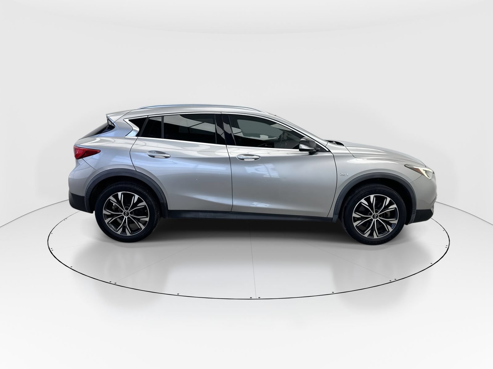 Used 2018 INFINITI QX30 Premium w/ Cargo Package AWD/4WD image 9