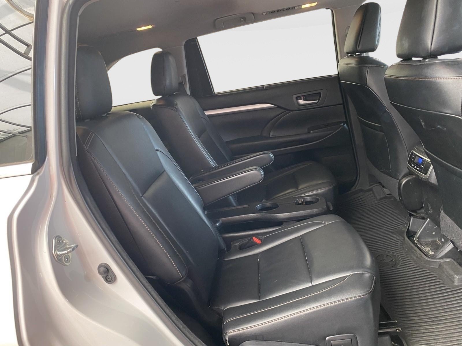 Used 2017 Toyota Highlander XLE AWD/4WD image 12