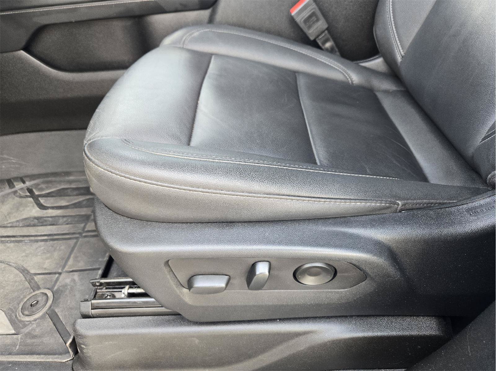 Used 2024 Chevrolet Tahoe LT w/ Luxury Package RWD image 21