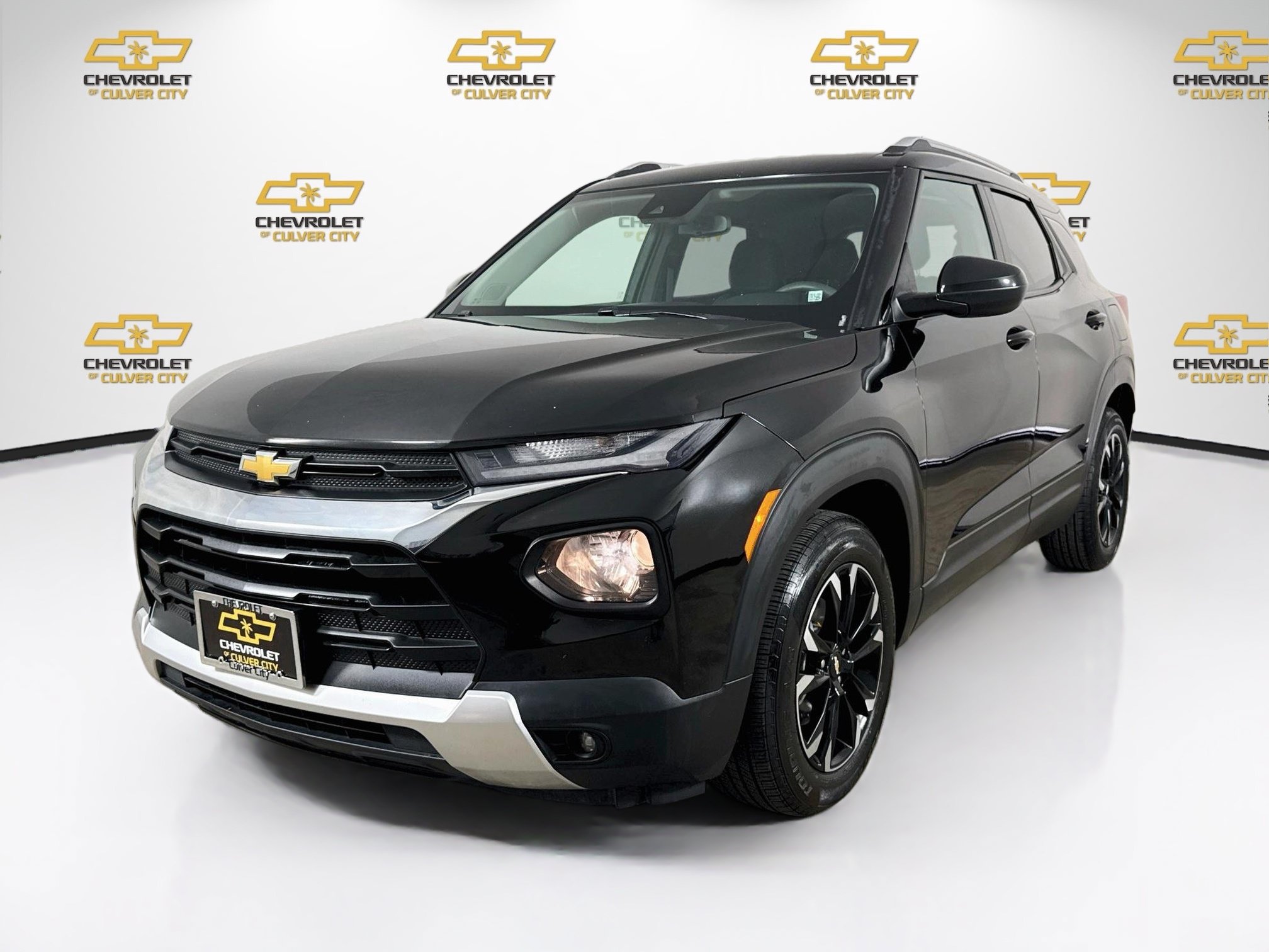 Used 2021 Chevrolet TrailBlazer LT w/ Driver Confidence Package FWD image 3
