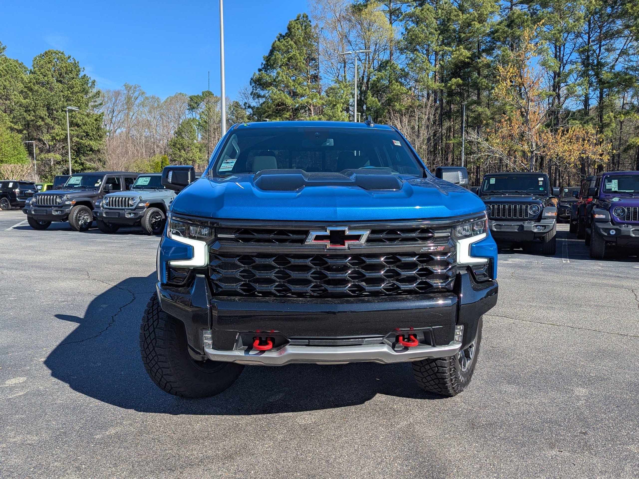 Used 2023 Chevrolet Silverado 1500 ZR2 image 2