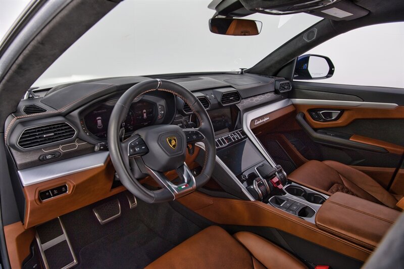 Used 2022 Lamborghini Urus AWD/4WD image 17