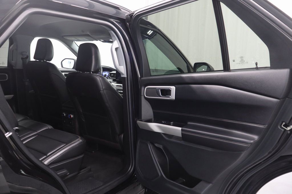 Used 2022 Ford Explorer XLT w/ Equipment Group 202A image 16
