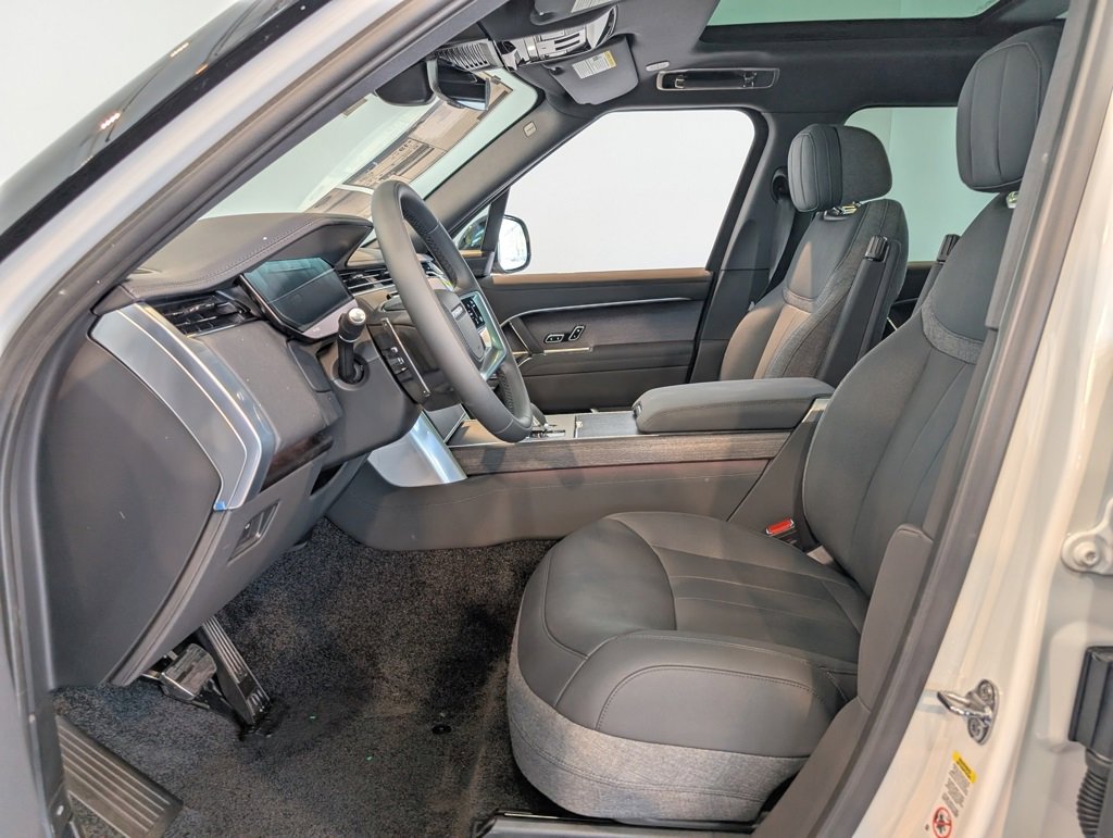 New 2025 Land Rover Range Rover SE image 11
