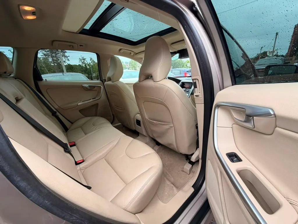 Used 2015 Volvo XC60 T5 Platinum AWD/4WD image 9