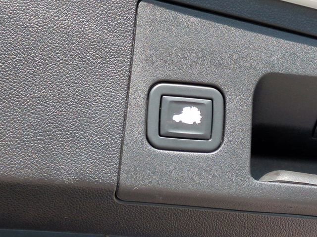 Used 2021 Cadillac XT4 Luxury w/ Driver Awareness Package image 14