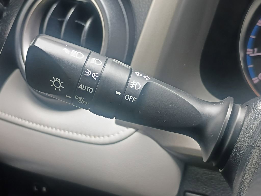 Used 2016 Toyota RAV4 Limited image 12