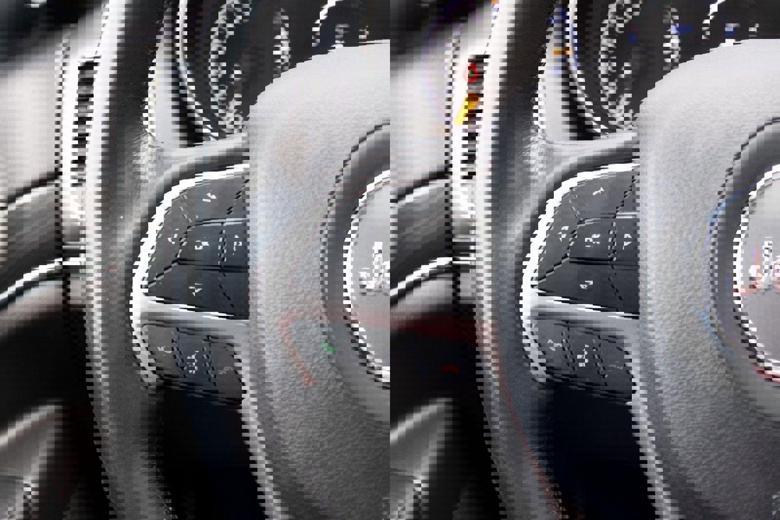 Used 2019 Jeep Grand Cherokee Limited w/ Luxury Group II image 8