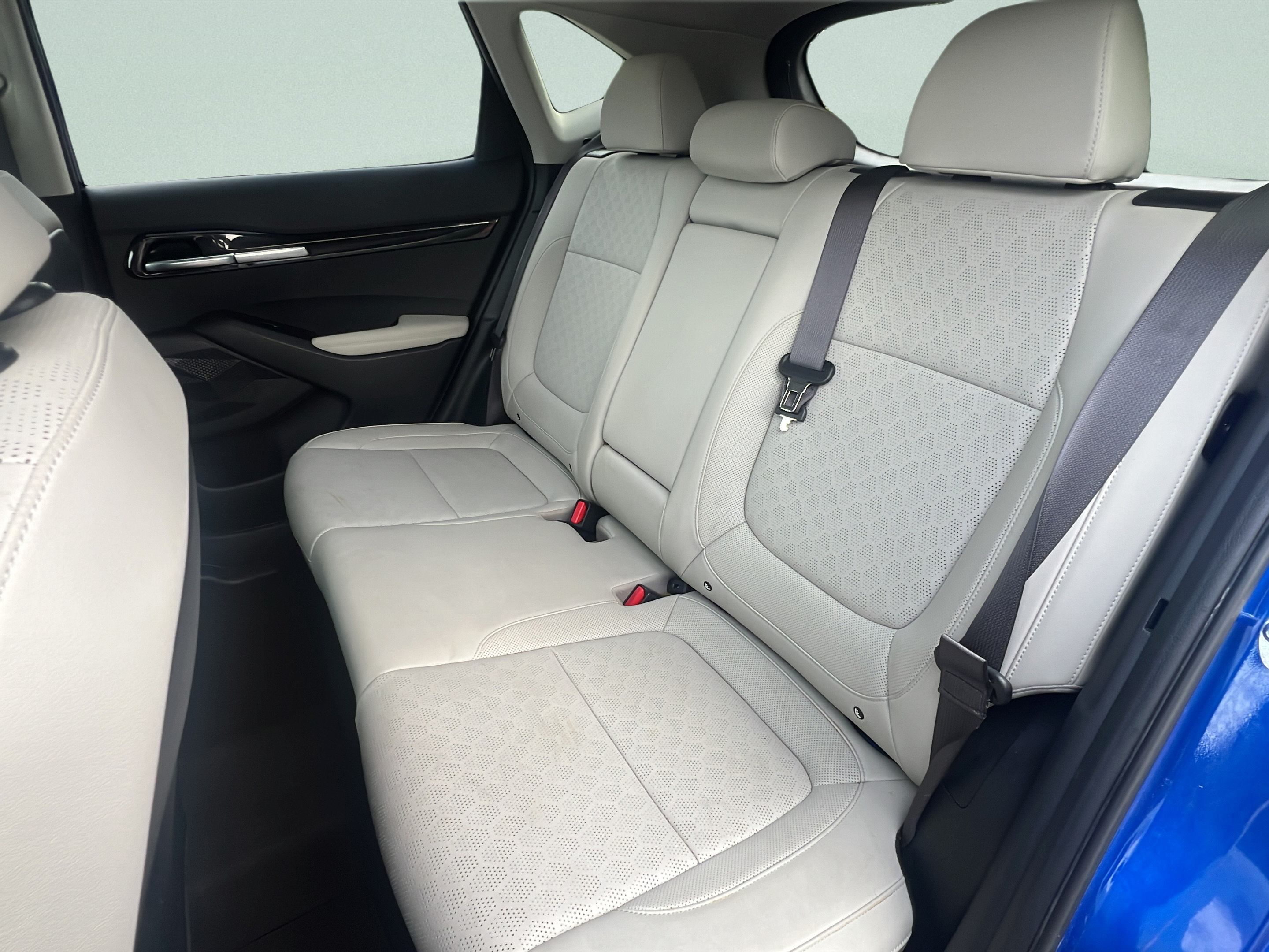Certified 2021 Kia Seltos SX w/ SX Sunroof Package AWD/4WD image 13
