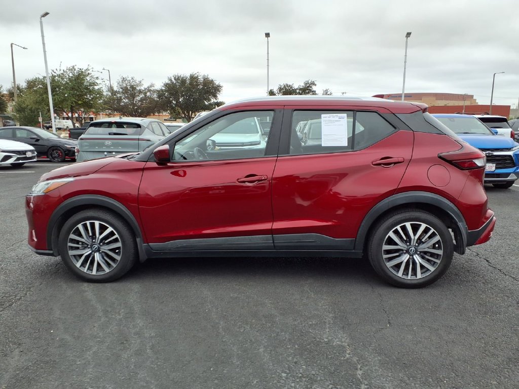 Used 2022 Nissan Kicks SV FWD image 2
