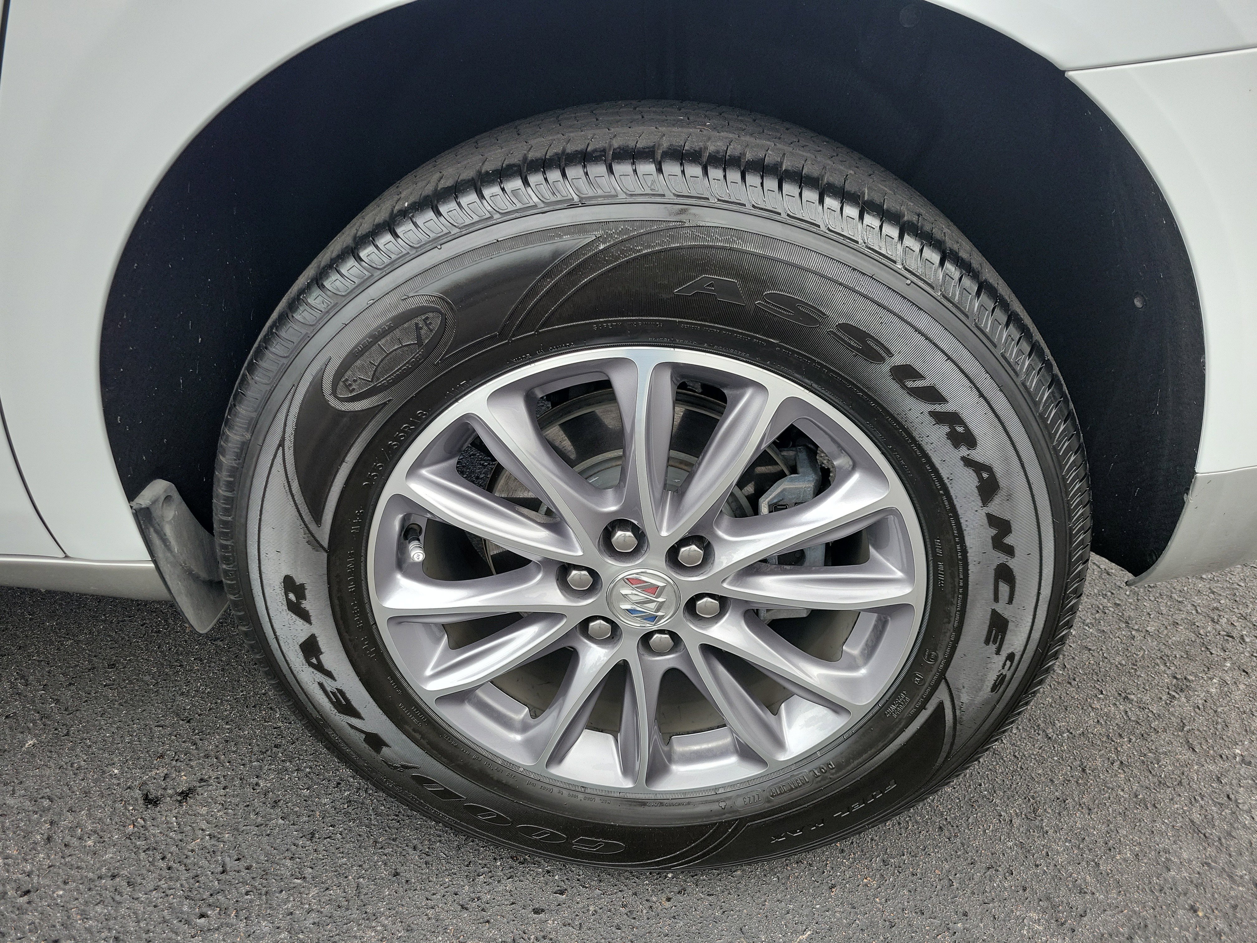 Used 2024 Buick Enclave Essence image 32