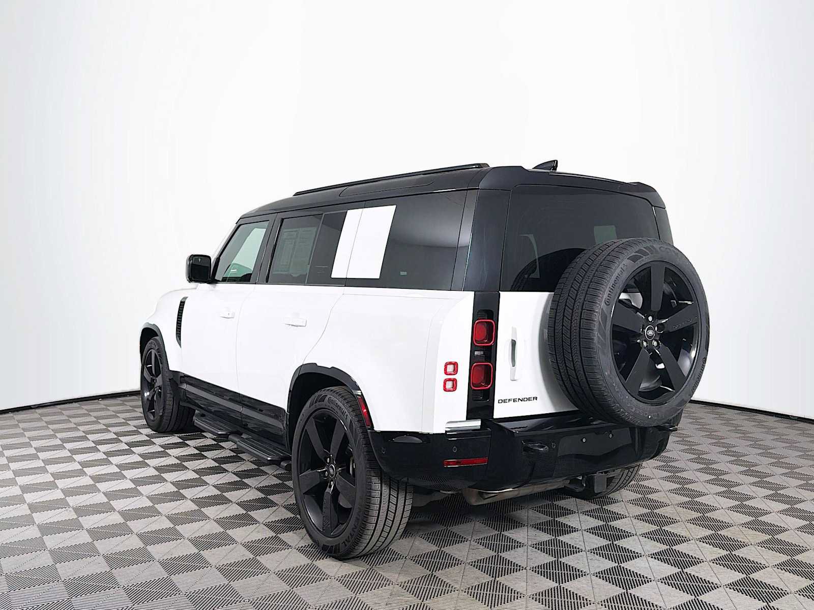 Used 2025 Land Rover Defender 110 X-Dynamic SE AWD/4WD image 7