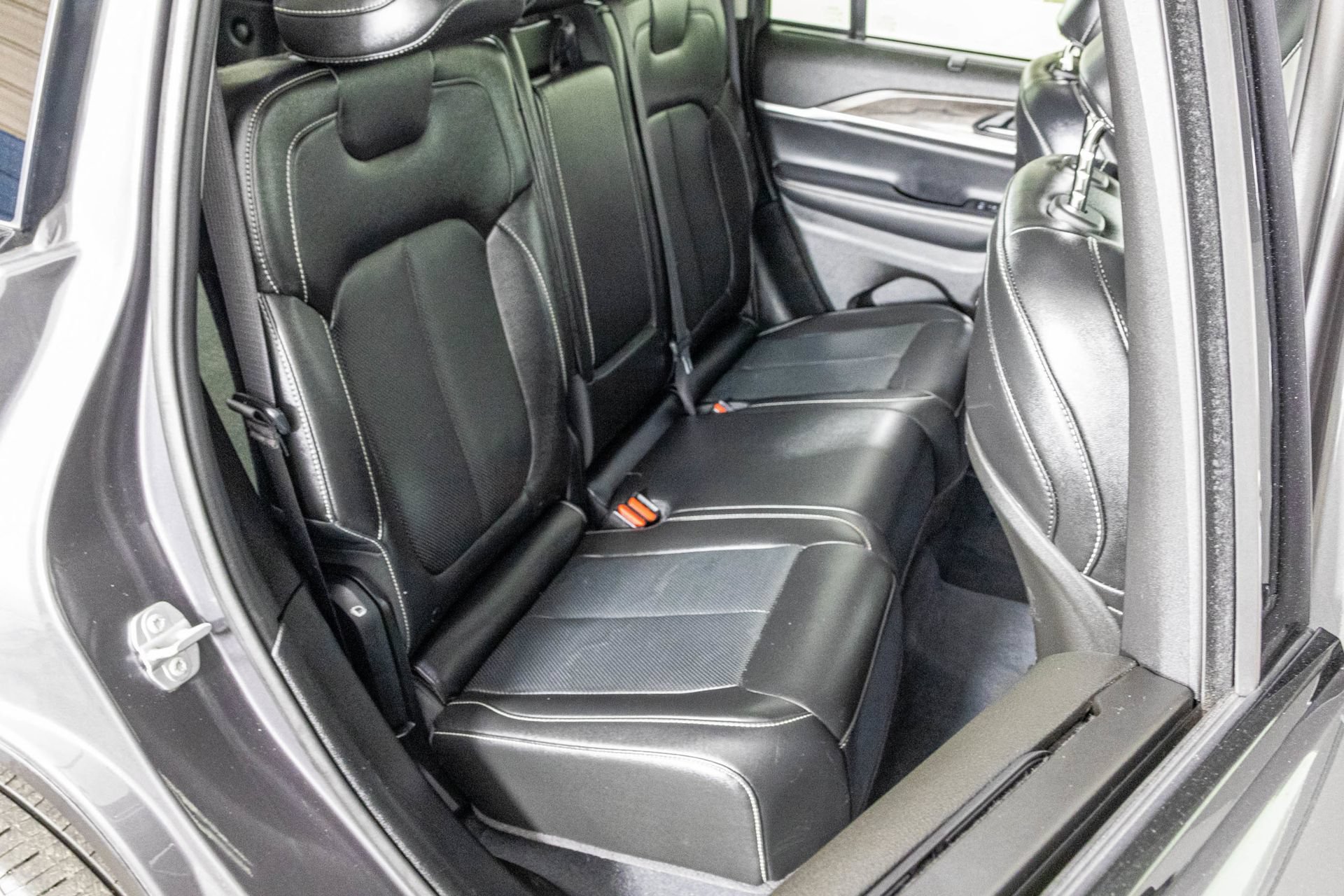 Used 2022 Jeep Grand Cherokee Limited 4xe w/ Luxury Tech Group II AWD/4WD image 47
