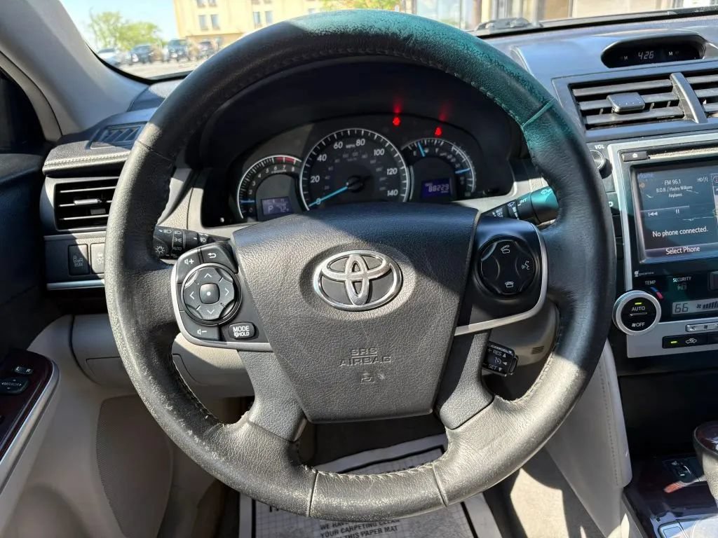 Used 2014 Toyota Camry XLE w/ Leather Package FWD image 13