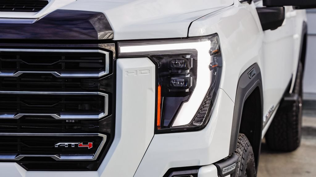 Used 2025 GMC Sierra 2500 AT4 AWD/4WD image 5