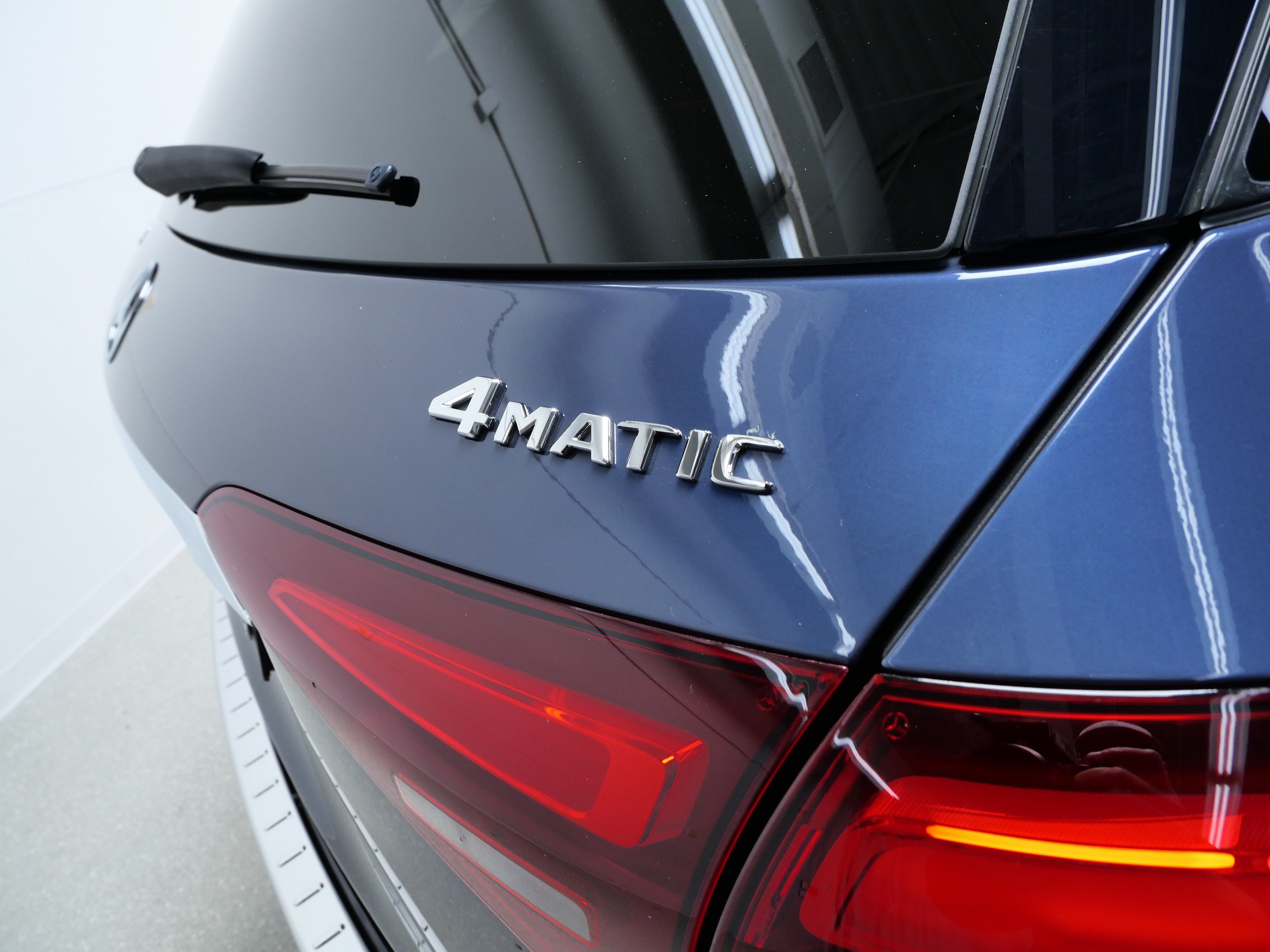 Certified 2025 Mercedes-Benz GLE 450e 4MATIC image 6