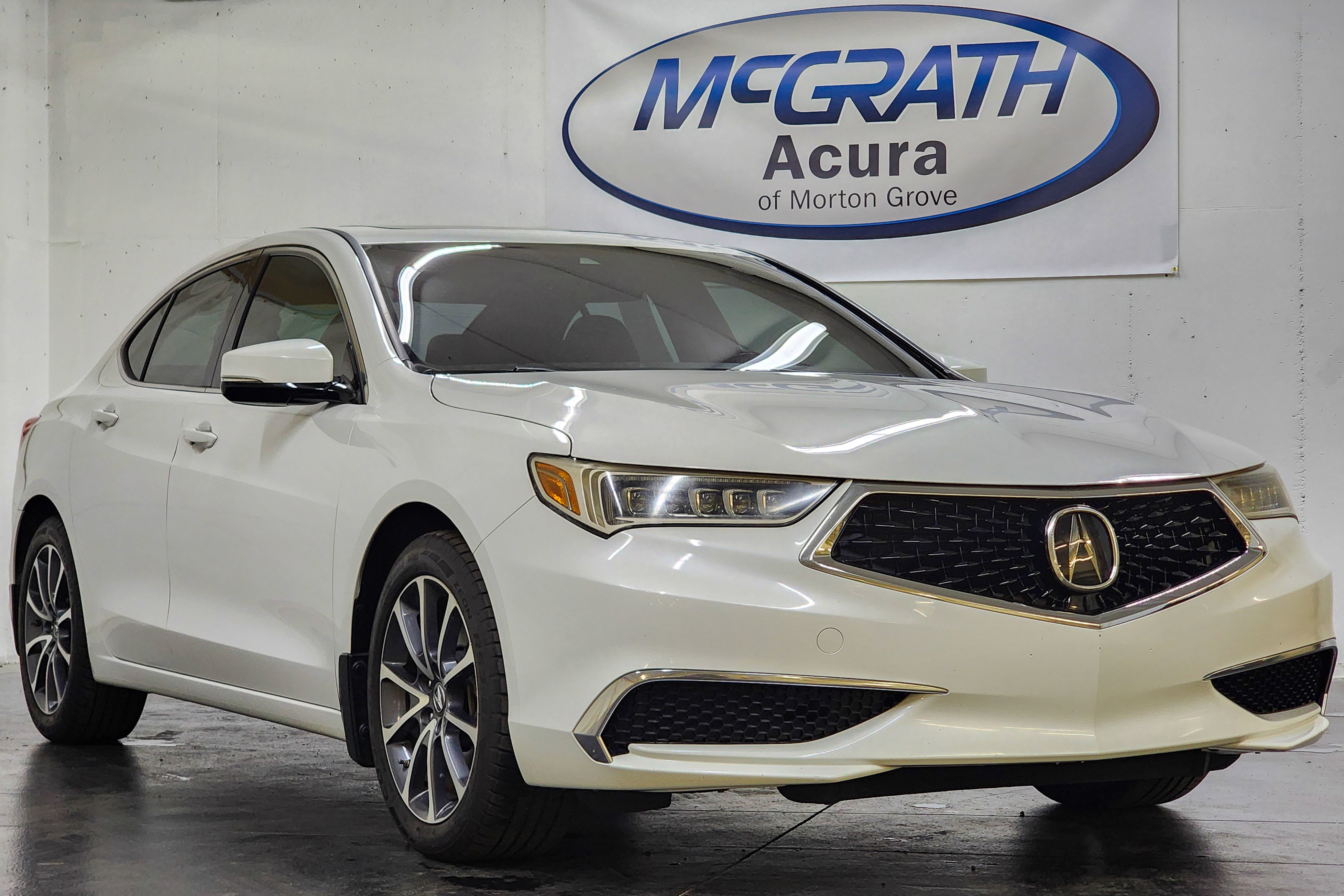Used 2018 Acura TLX V6 image 2