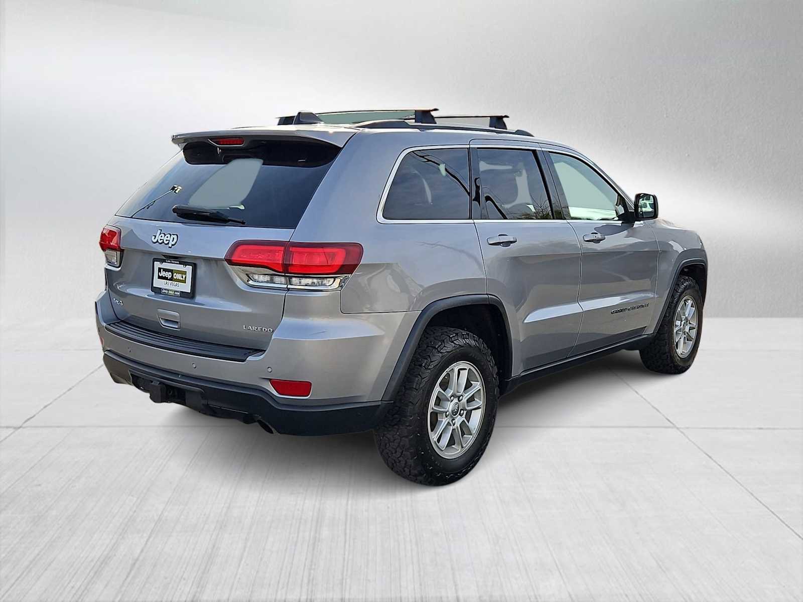Used 2020 Jeep Grand Cherokee Laredo image 8