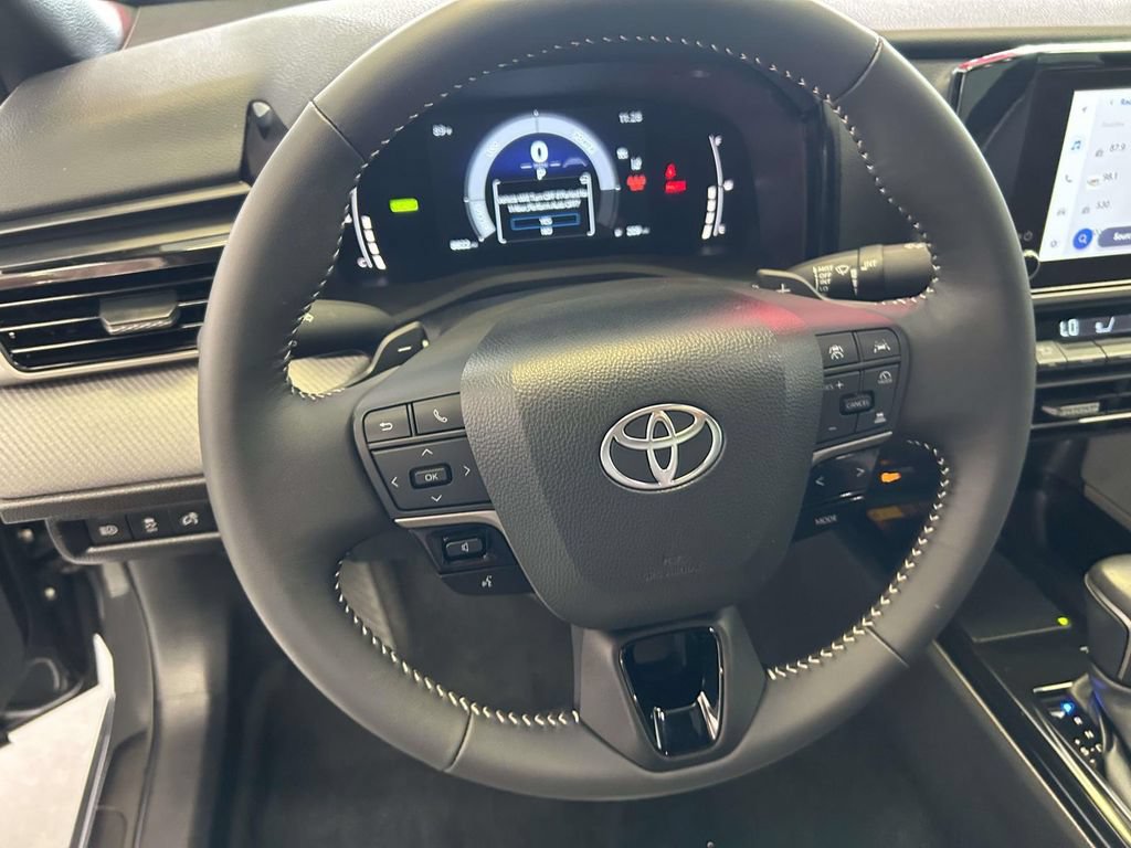 Used 2025 Toyota Camry SE w/ Convenience Package FWD image 17