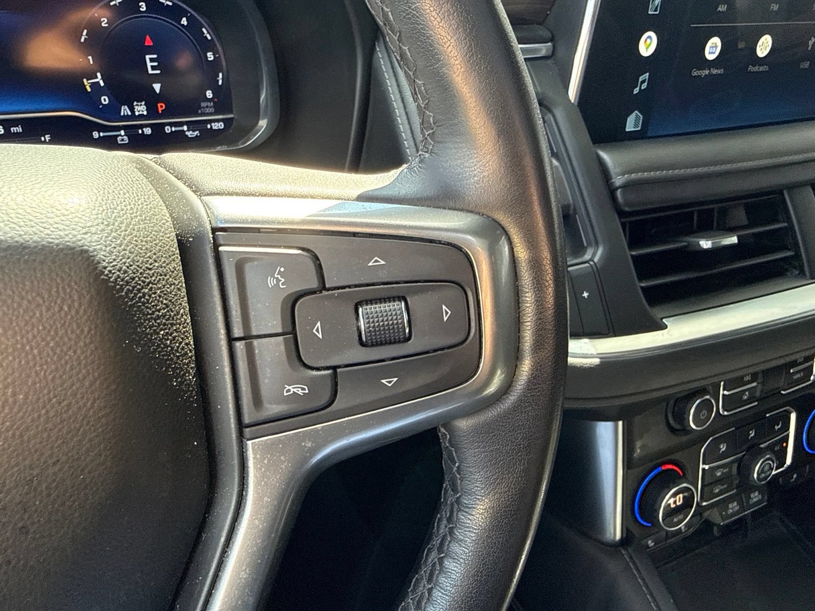 Used 2022 Chevrolet Tahoe LT w/ Luxury Package AWD/4WD image 38