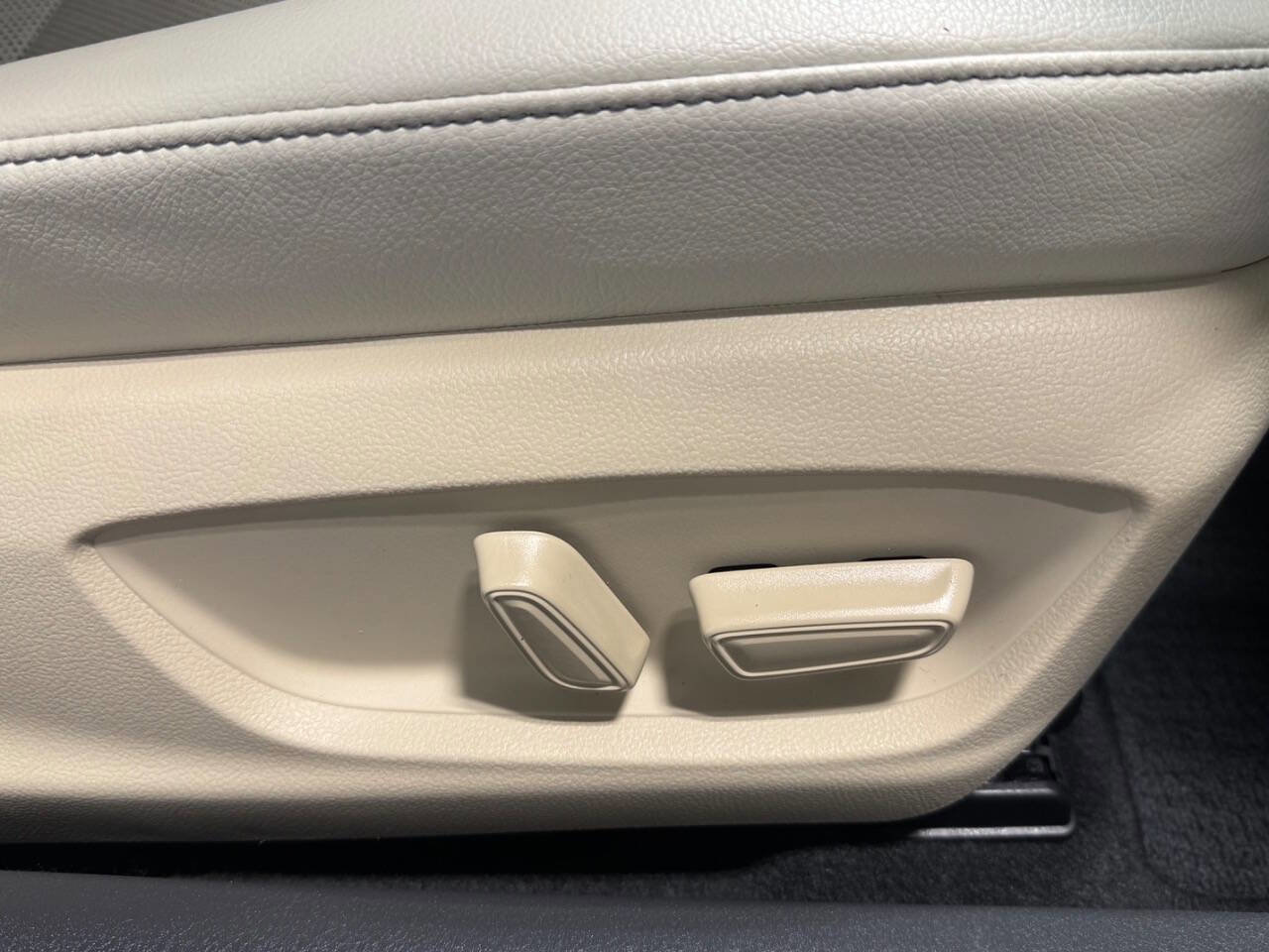 Used 2022 Toyota Camry XLE image 17