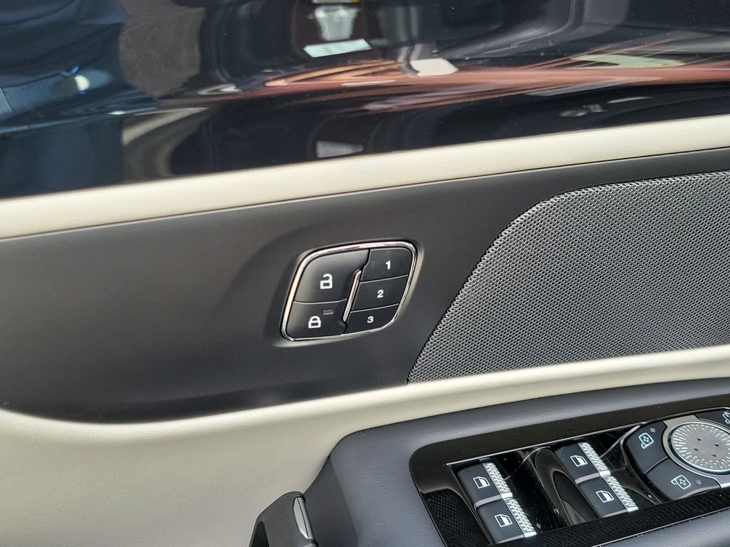 Certified 2024 Lincoln Nautilus Premier AWD/4WD image 13