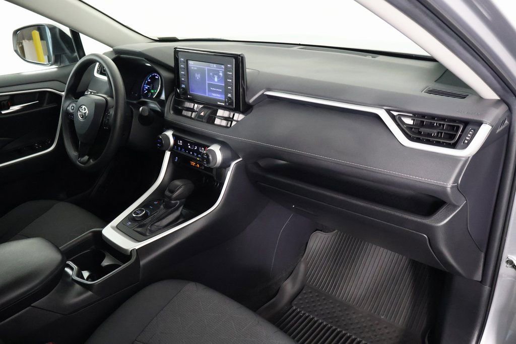 Used 2021 Toyota RAV4 XLE image 9