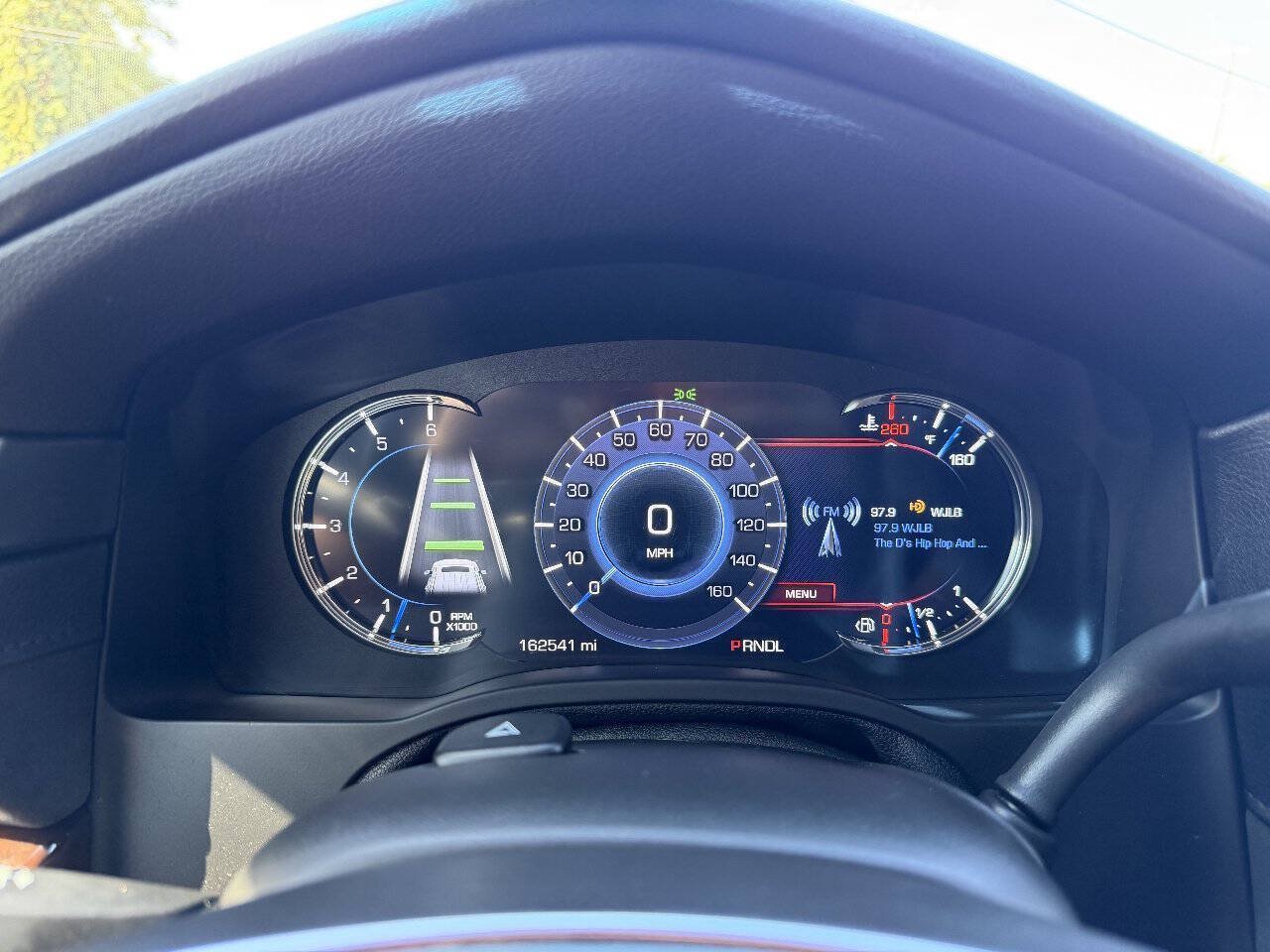 Used 2018 Cadillac Escalade Luxury AWD/4WD image 12