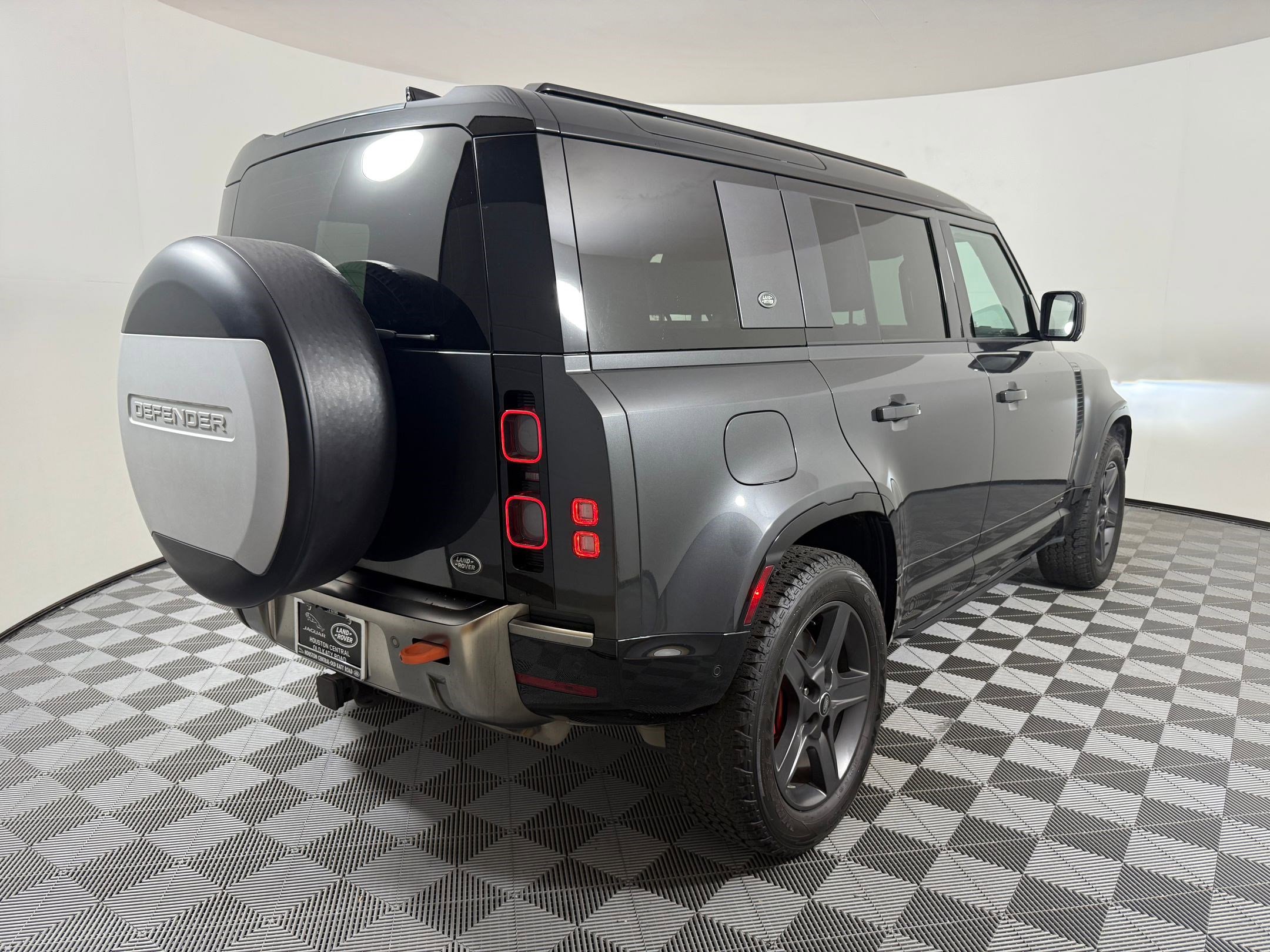 Used 2021 Land Rover Defender 110 X image 9