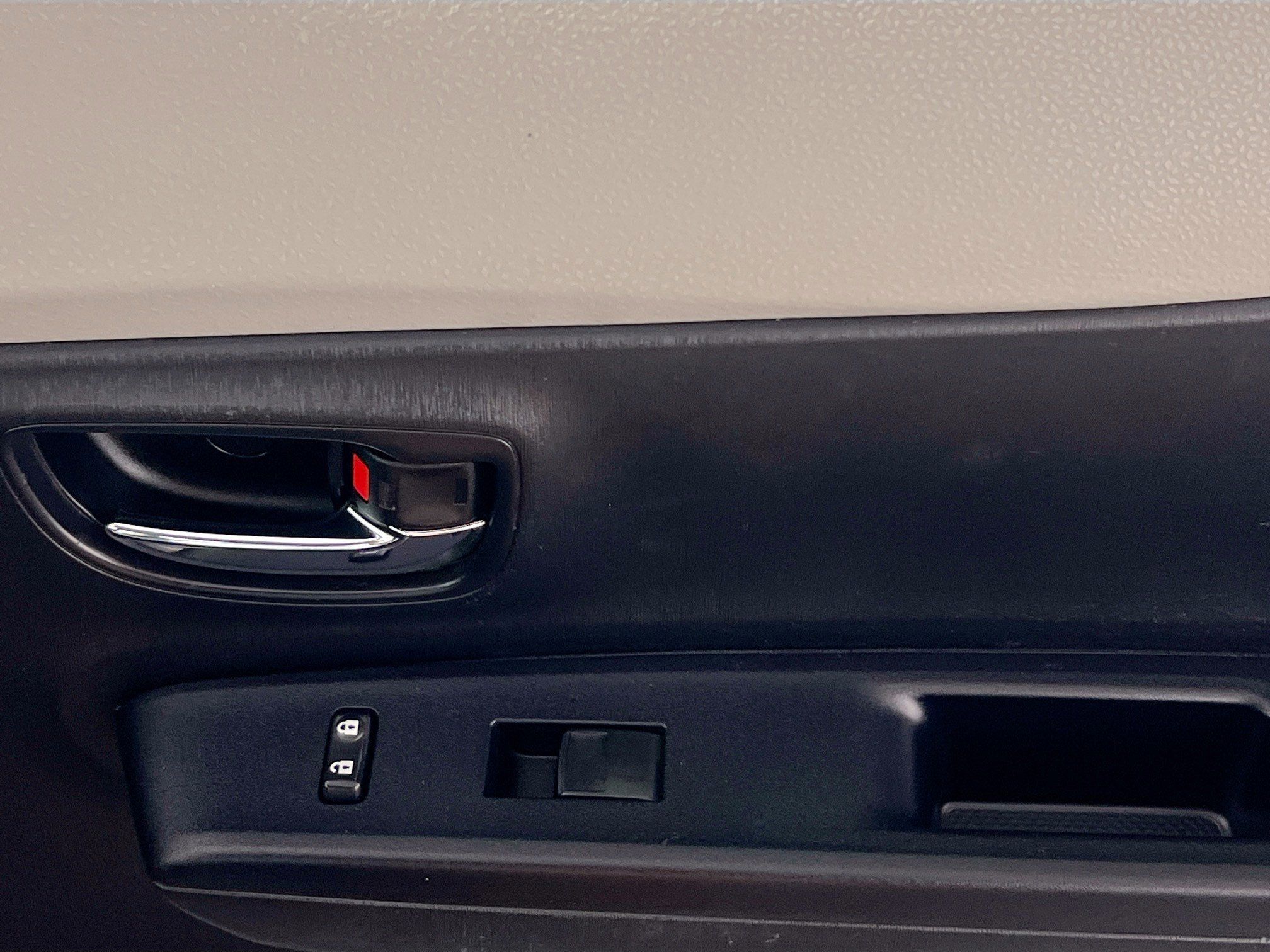 Used 2013 Toyota Yaris LE FWD image 31