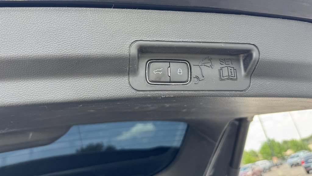 Used 2020 Ford Explorer Limited AWD/4WD image 10