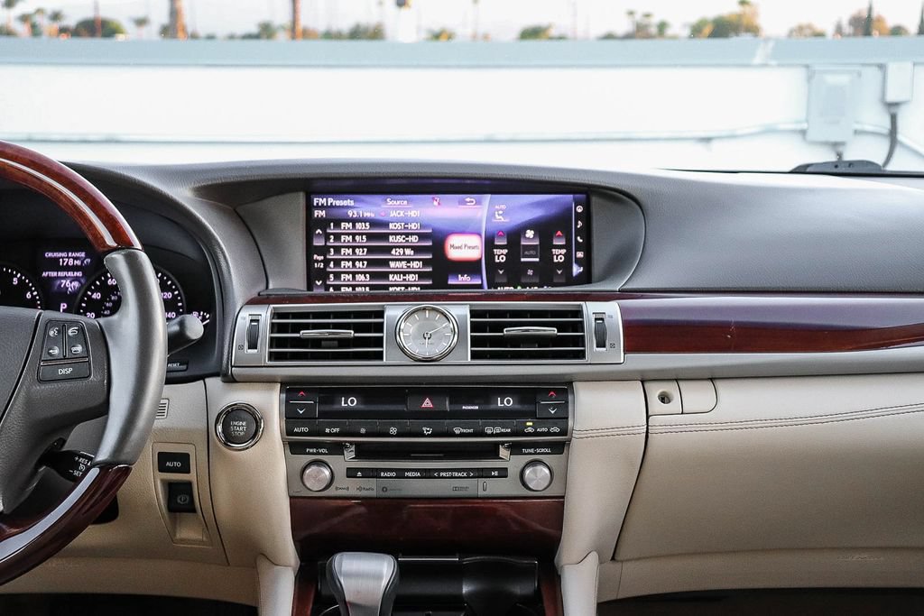 Used 2016 Lexus LS 460 w/ Comfort Package RWD image 16