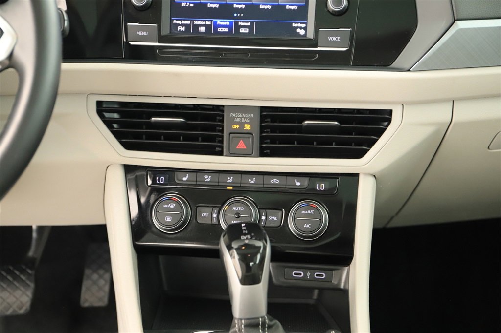 Used 2023 Volkswagen Jetta SE image 20