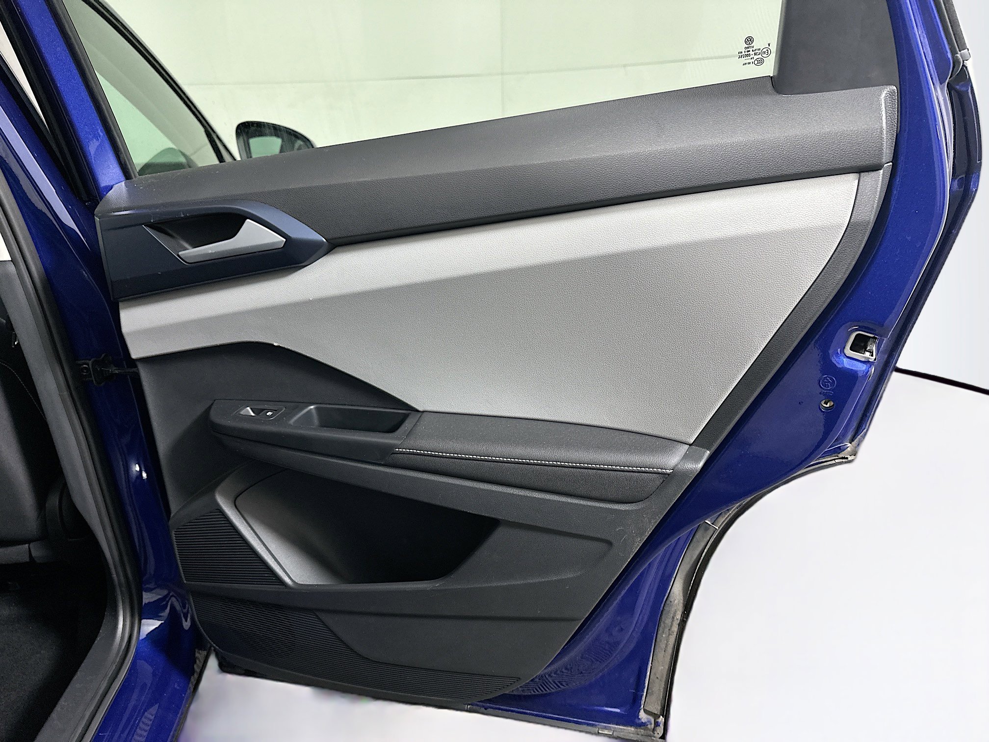 Used 2024 Volkswagen Taos SE image 31