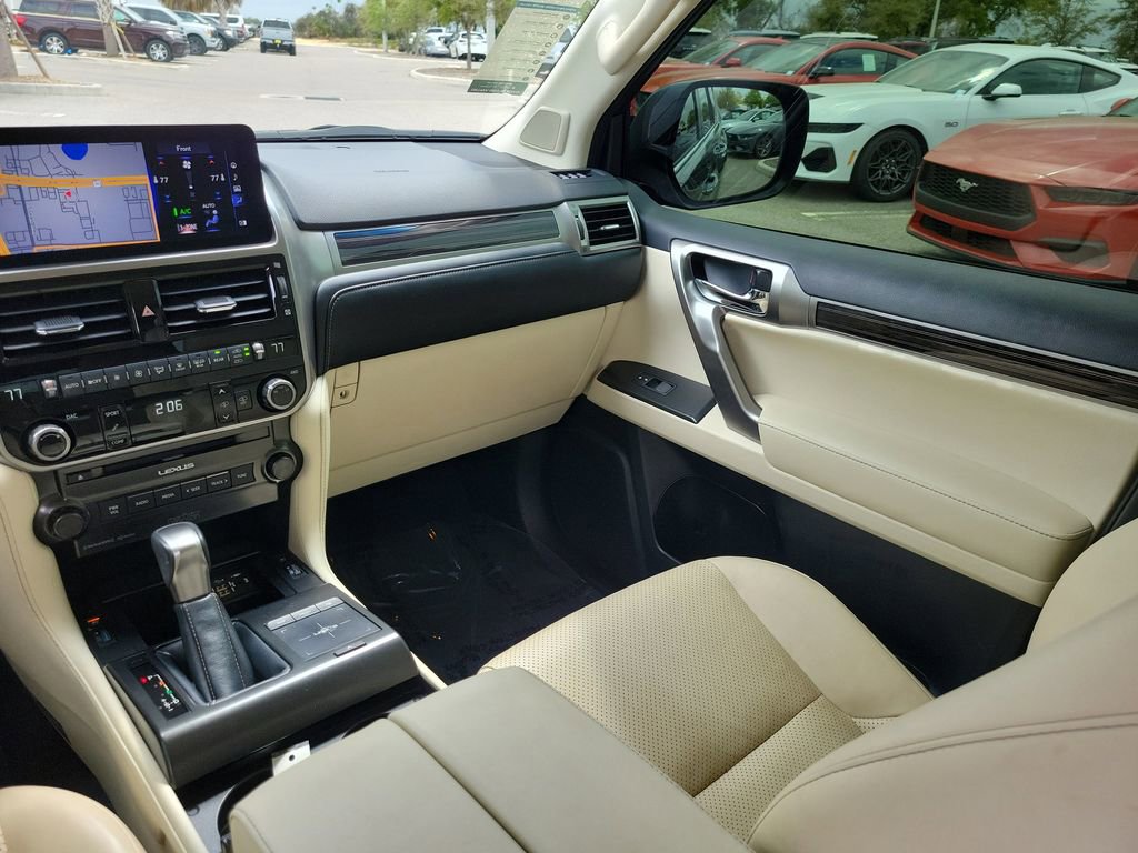 Used 2023 Lexus GX 460 Luxury w/ Accessory Package image 13