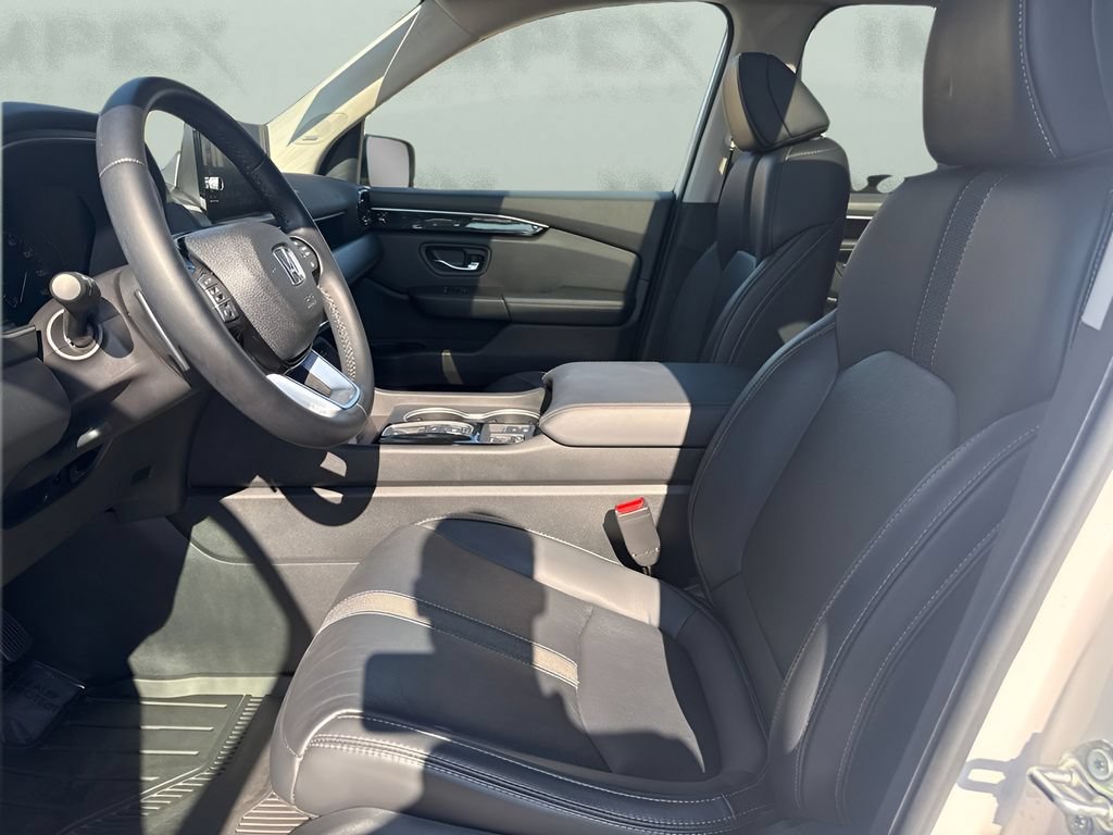Used 2023 Honda Pilot Touring image 9